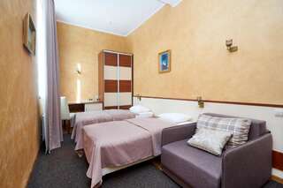 Гостиница Atrium Kings Way Севастополь Бюджетный двухместный номер с 2 отдельными кроватями-1