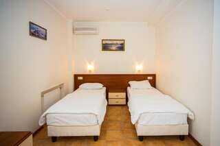 Гостиница Atrium Kings Way Севастополь Бюджетный двухместный номер с 2 отдельными кроватями-3